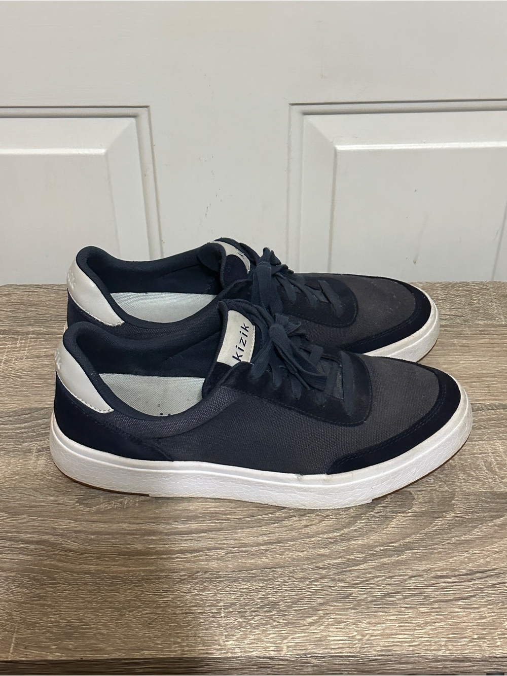 KIZIK Unisex Prague Sneakers Navy Blue Men’s Size 10.5 Women’s Size 12